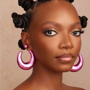 Shop Khoi Bold Pink Foil Misa Hoop Earrings (small)